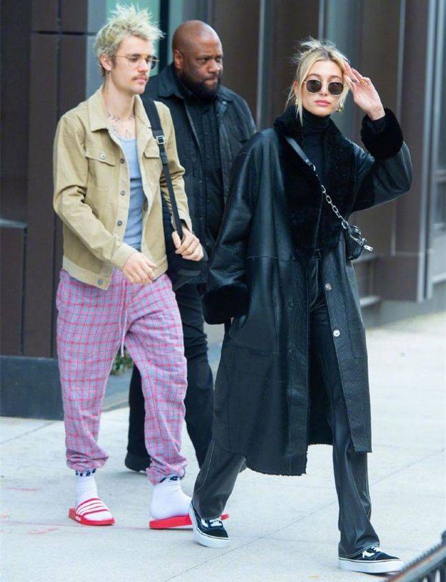 身材|比伯夫妇走红毯，1米71海莉穿黑裙身材全场瞩目，太长脸了