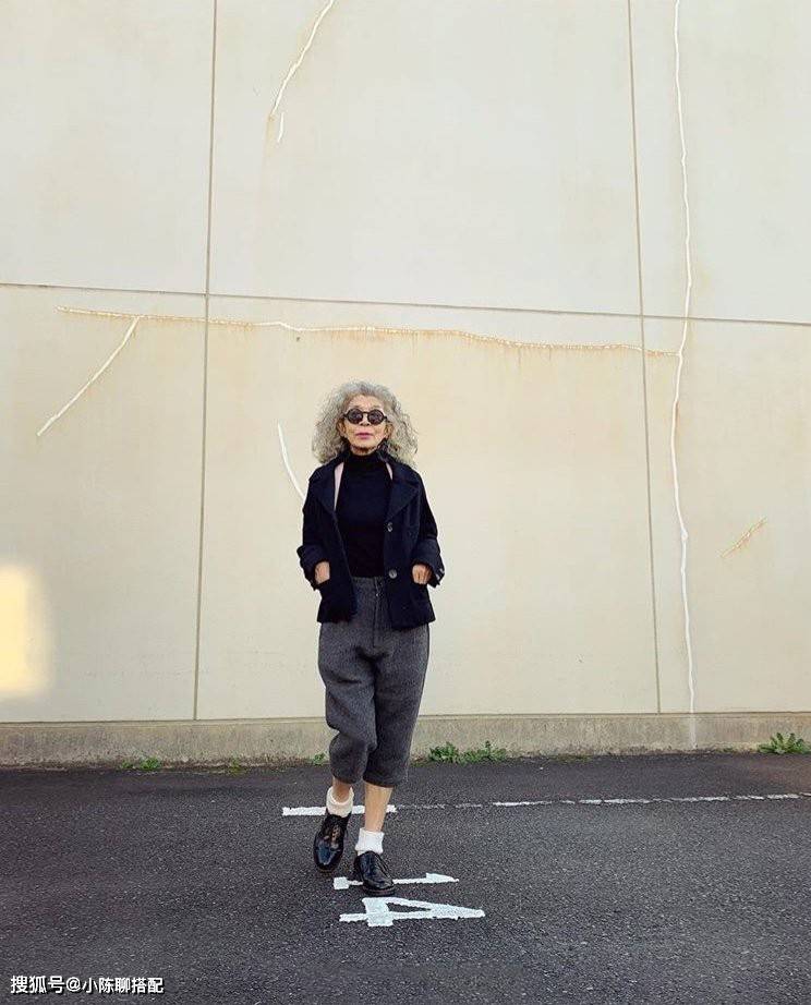 年龄段|黑色凭什么不老气?看这个时尚界的宝藏奶奶就知道,太会穿了