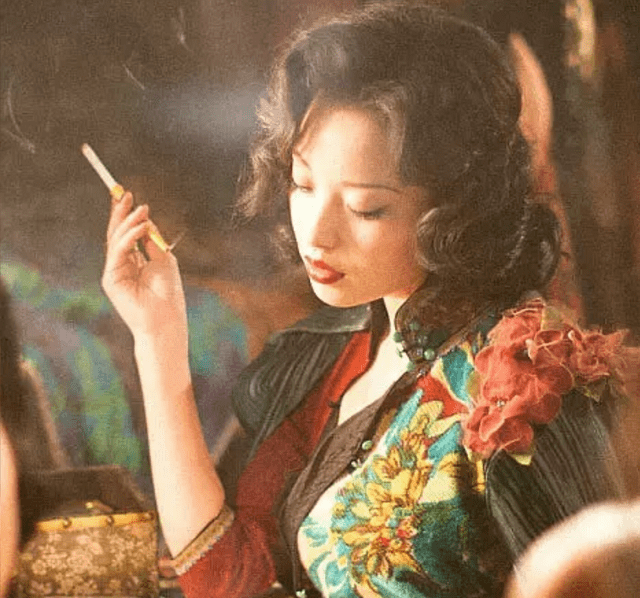 电影|8位穿旗袍的女星,有的“美出天际”,有的“体壮如牛”