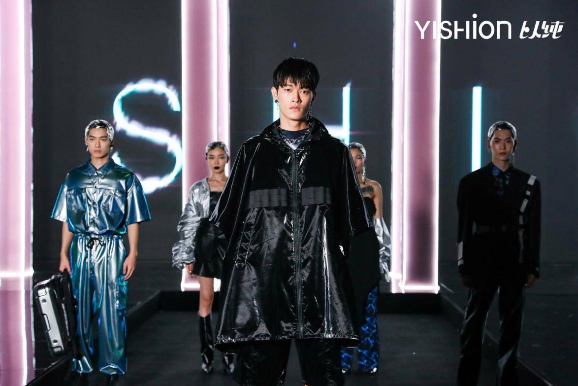 切换|YISHION以纯 2022春夏时装秀 多场景切换的穿衣哲学