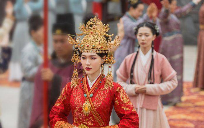 纸片人|37岁唐嫣生图曝光,产后依旧是纸片人身材,大腿似男生拳头粗