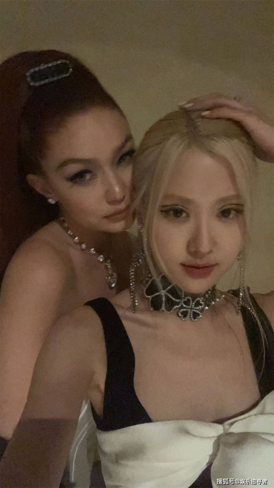 Hadid|Gigi Hadid追星BLACKPINK Rose成功，两人发布亲密合照！