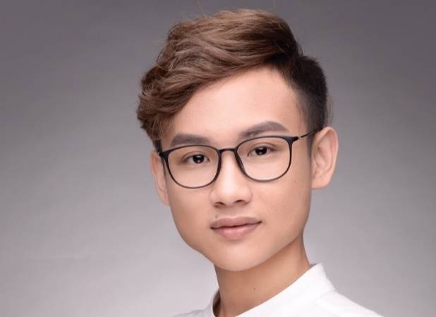 梦飞和柱子矛盾加深,比赛现场摔耳机走人,不愿意与对方说一句话