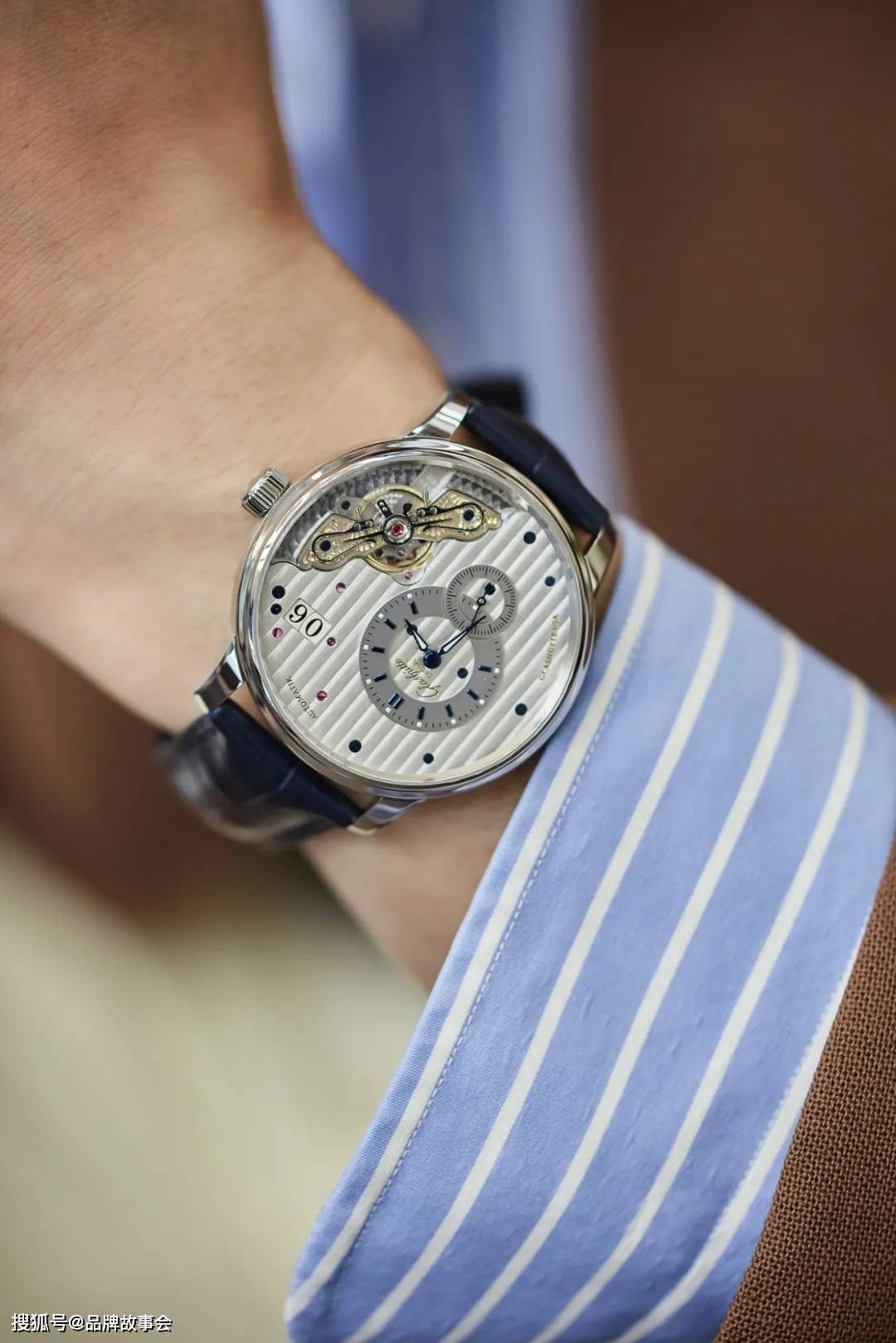 �ںϾ�����Ħ��,�����߽������յ�ԭ���ڳɶ���ʱ��֮��