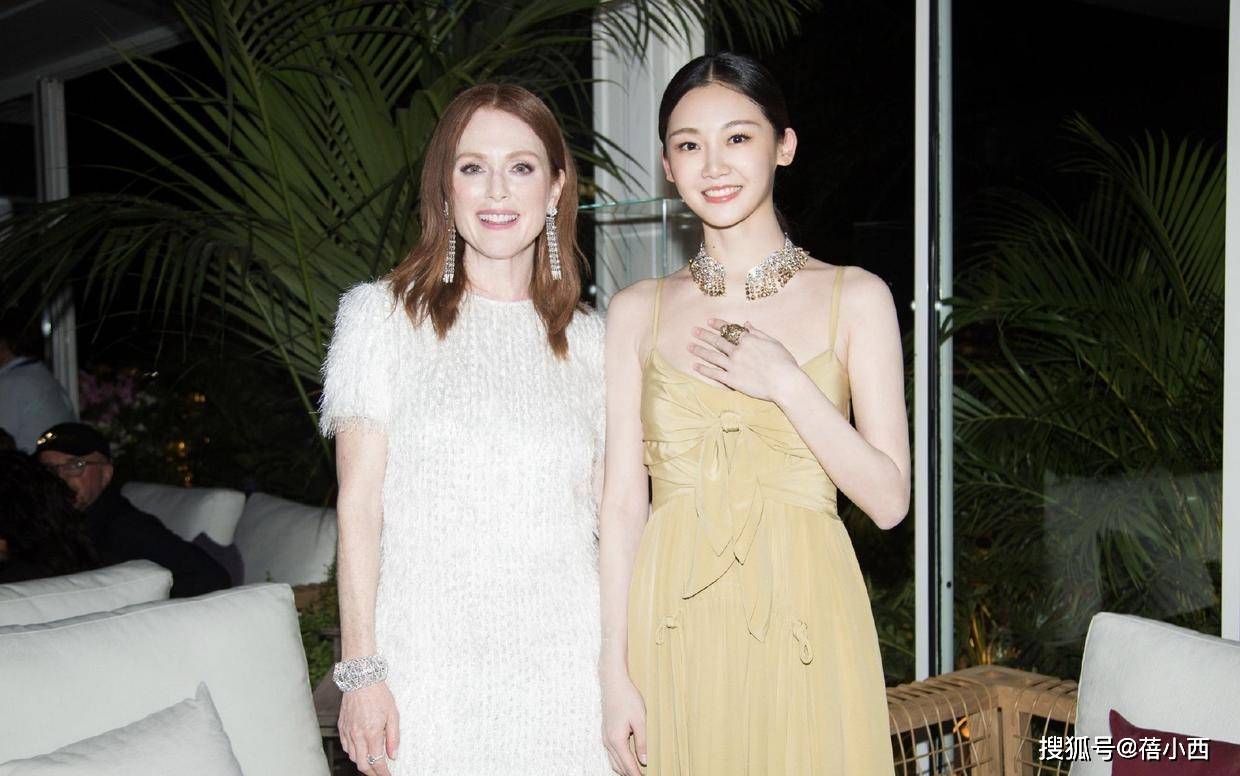 身材|怪不得郑恺会选苗苗当老婆,穿亮片连衣裙高级优雅,我给100个赞