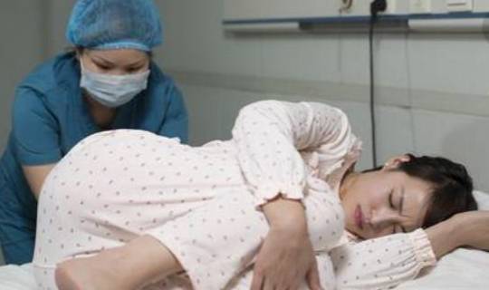 月子|九成宝妈产后腰疼，元凶多半是月子期几个坏习惯，三招教你躲过它