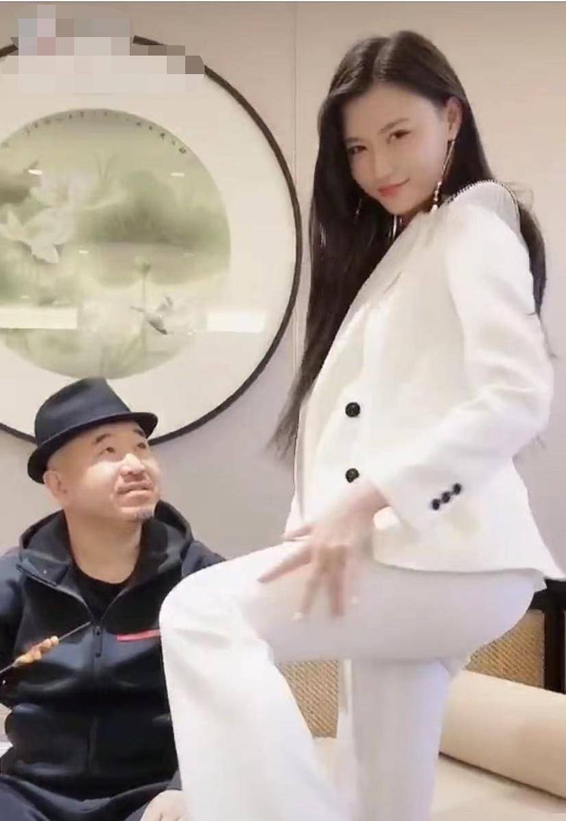 跳舞的视频美女颜值 0e4f98b9d0284679950f80f771196968.jpeg