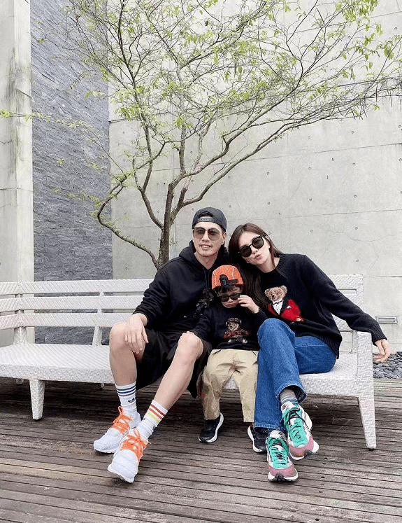 状态|陈嘉桦罕见露面，不修图的脸化了妆都这么垮了，素颜岂不是更老？