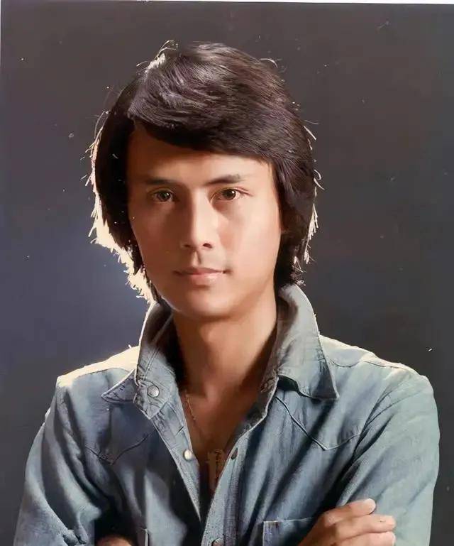 浓眉大眼的男明星 237f585ffec54f0eaec7789207138fd9.jpeg