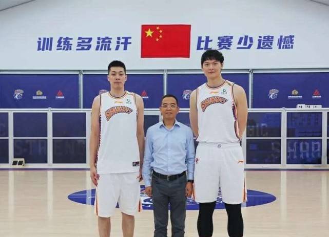 山西|CBA版尼克斯队！上海七大引援组豪阵，三外援或助王哲林冲首冠