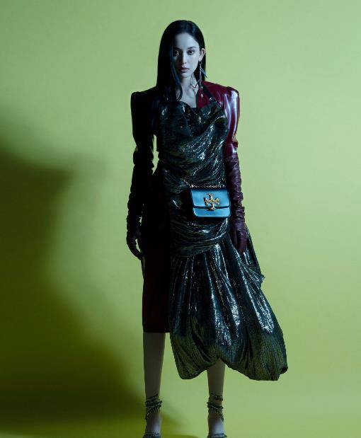 设计|有种“无人敢追”叫娜扎,同框赢了热巴杨幂,凹凸身材不输卡戴珊