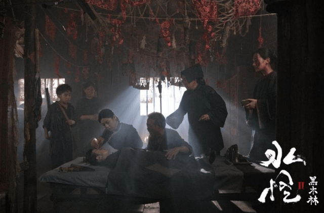 电影|《水怪2黑森林》影片编剧很棒，电影讲述很耐看，一步步抽丝剥茧？