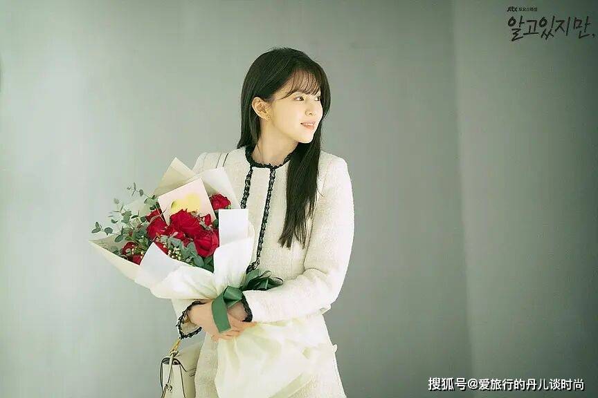 颜色|跟着韩剧《无法抗拒的他》学穿搭，韩素希的时尚减龄穿搭大合集