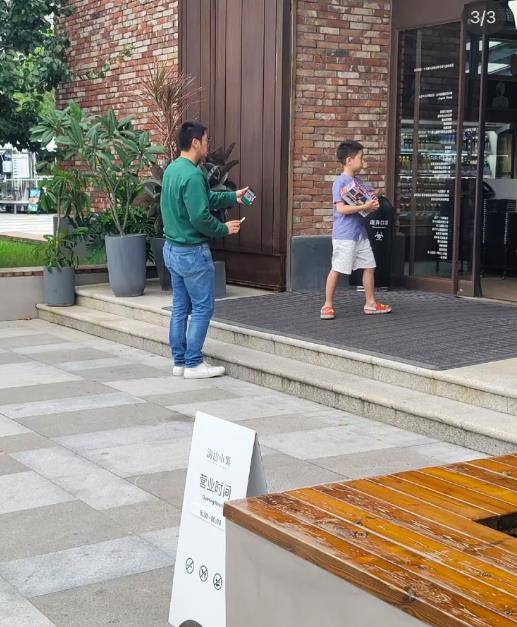 网友|杜江二胎女儿疑曝光，身高快赶上霍思燕肩膀，曾屡次被拍从未公开