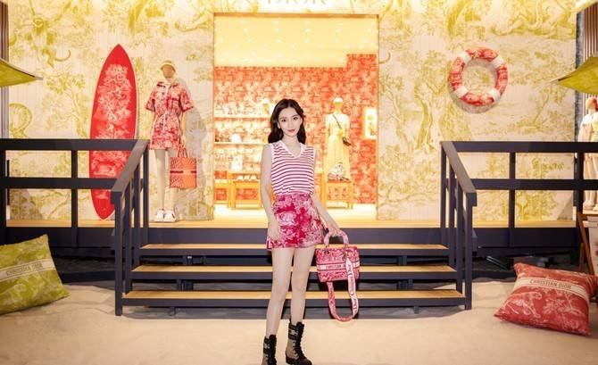 一身|Angelababy:穿衬衫配短裤深夜打篮球真有型,巧塞衣凸显好身体!