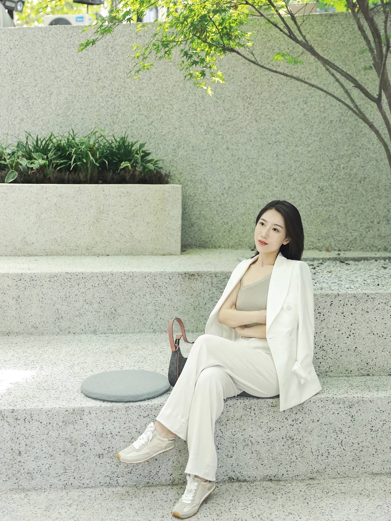 姐妹|职场穿搭丨西装休闲日常穿搭法则，小西这么穿很有正式感