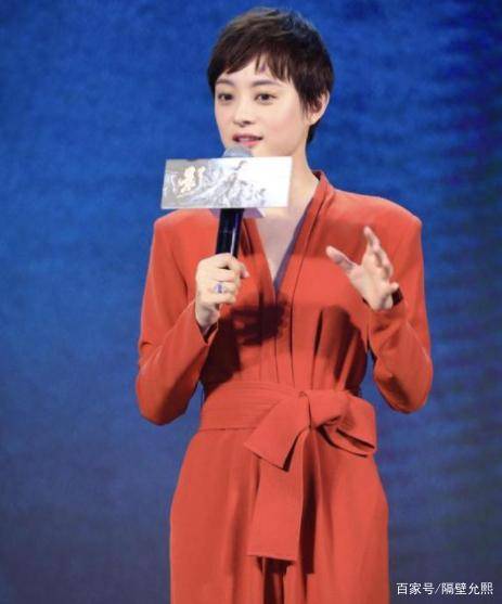 身材|38岁孙俪状态也太好了，穿浅白色小香风少女感满满，笑起来很甜美