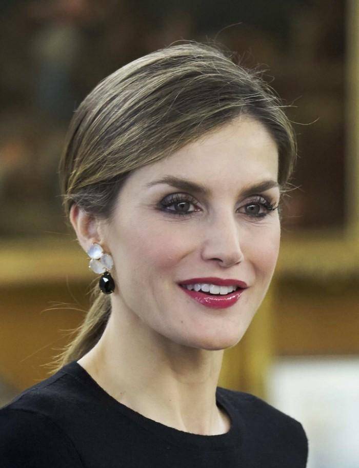 发型|西班牙王后也老了,出席活动被怼脸拍,眼眶凹陷白发明显状态真实