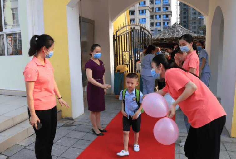 家长|多地幼儿园“一娃难求”，抢入学名额已成过去式，这究竟是怎么了