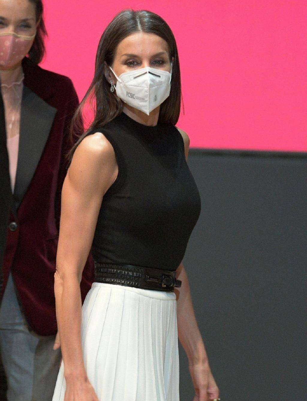 发型|西班牙王后也老了,出席活动被怼脸拍,眼眶凹陷白发明显状态真实