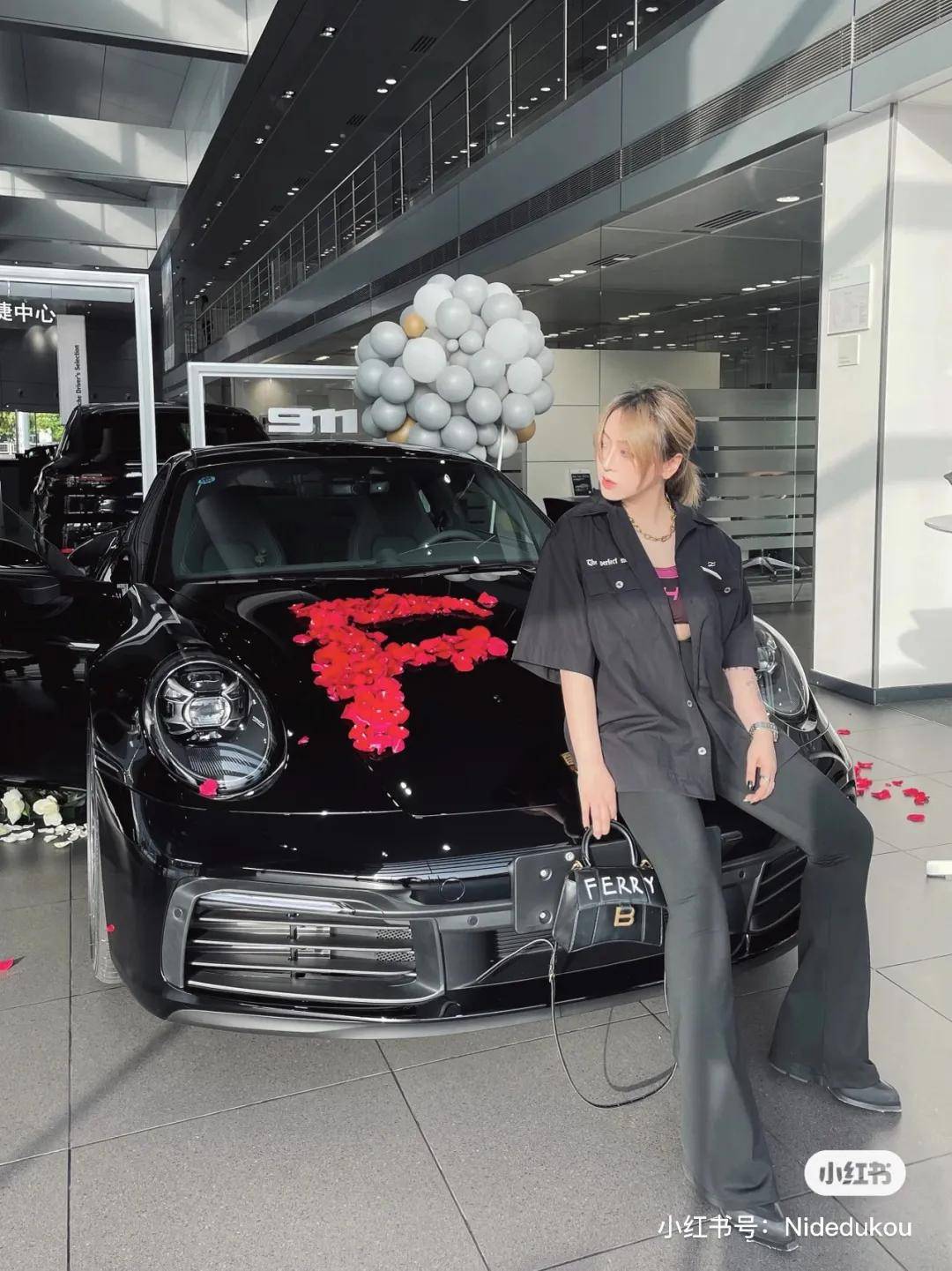 网友却都想让她"泳装带货"?_渡口