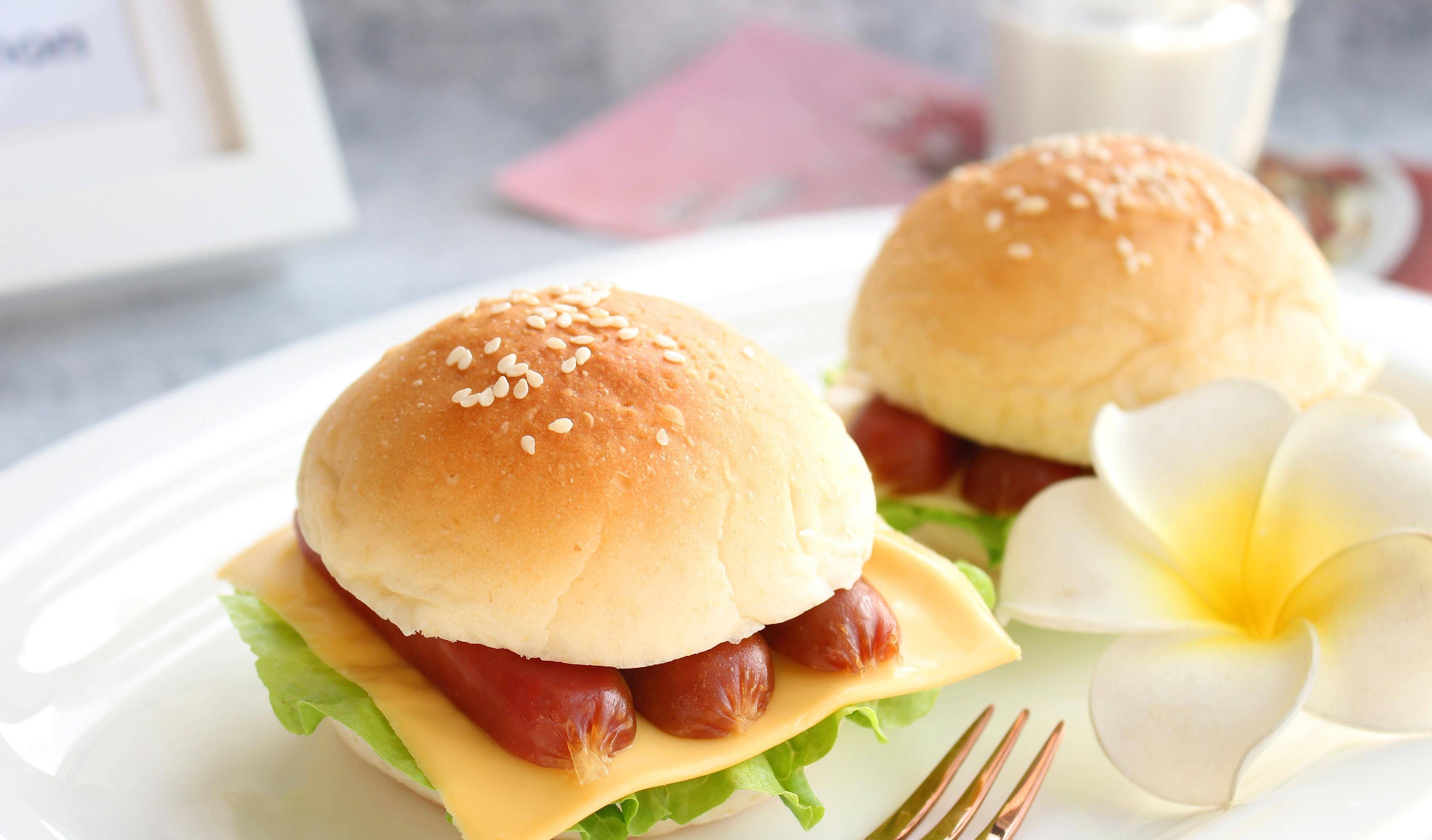 牛肉饼|早餐必备技能【Q版香肠汉堡】#好吃不上火#