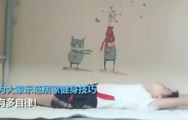 元素|全红婵全运会合影太娇小！和朱婷站一起成最萌身高差，气场却不输