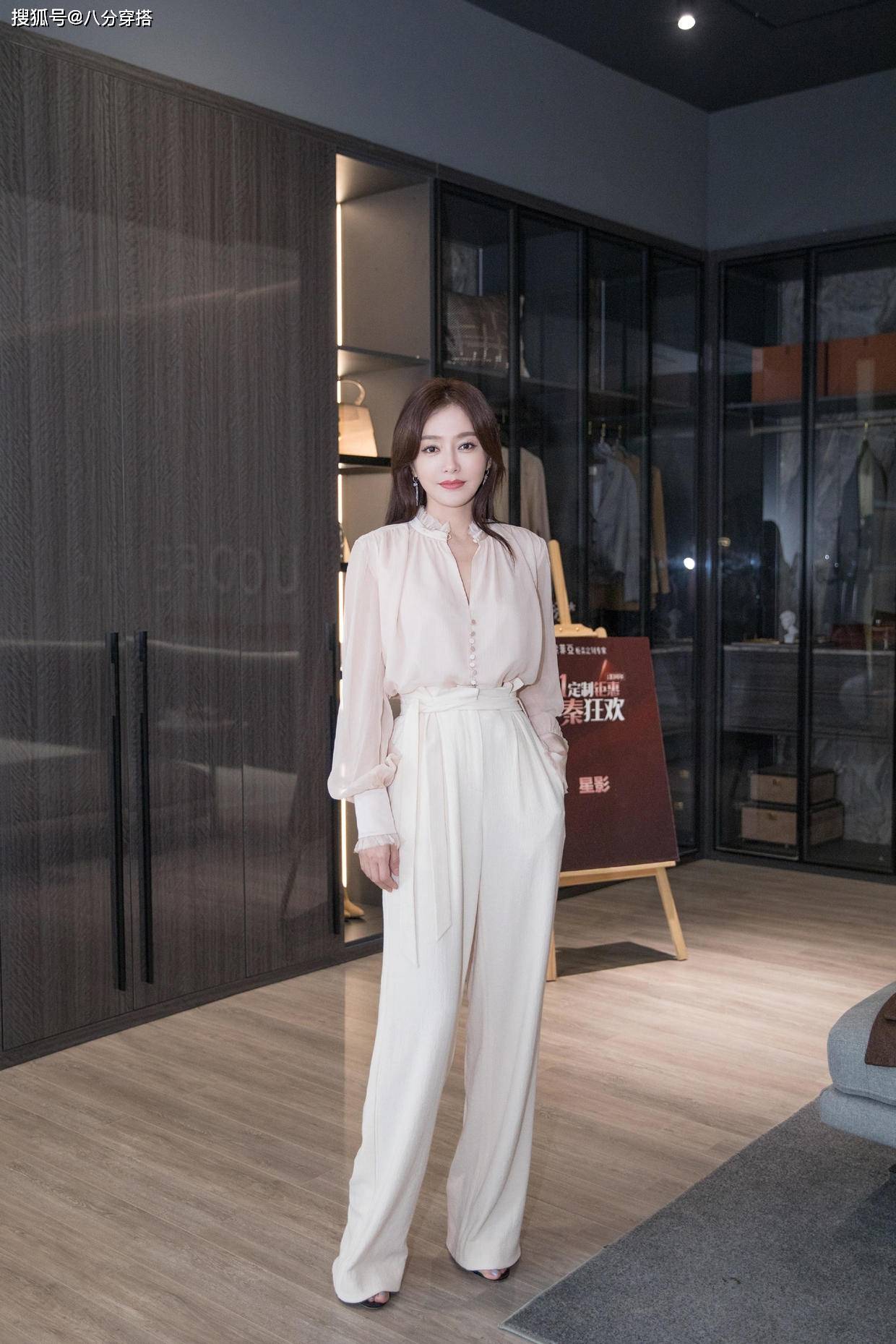 黑色|秦岚私服穿搭也惊艳,T恤配牛仔裙简约利落,舒适随性又有气场