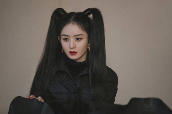 马尾|赵丽颖新造型蜕变大！扎双马尾似“天山童姥”，彻底摆脱乡村泥土气质