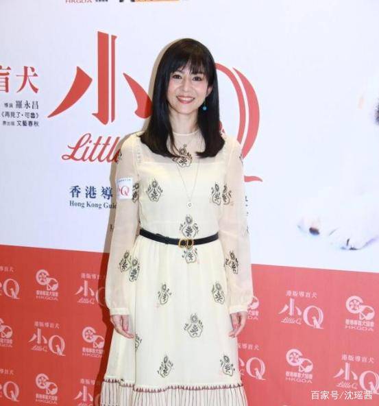 色调|47岁杨采妮天生“童颜脸”,穿粉裙子像青春少女,哪像阿姨辈的人