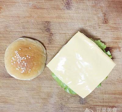 牛肉饼|早餐必备技能【Q版香肠汉堡】#好吃不上火#