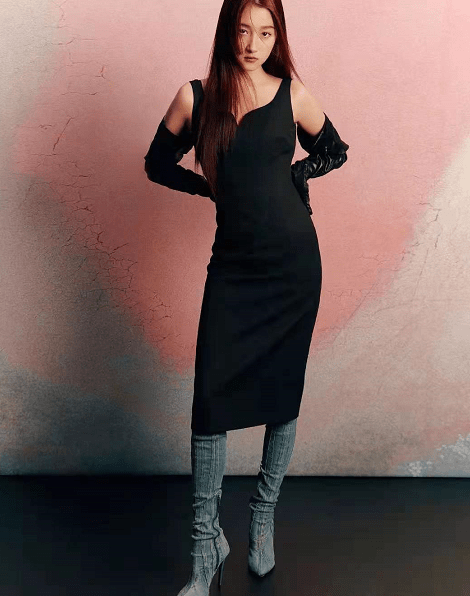 黑色|关晓彤新电影好有国际范!穿古装舞剑又出名场面,演霸气公主超美