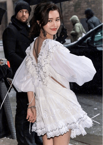 颜色|终于体会到文咏珊的美了，就算与南韩颜值女星同框，也美得很惊艳