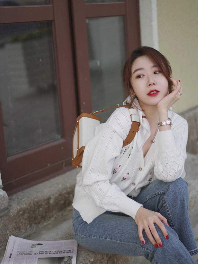 感觉|秋天不穿裙子也很浪漫,针织开始搭配牛仔裤优雅大气,高级时髦