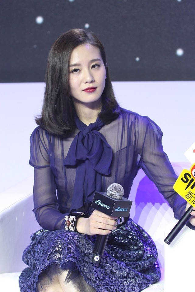 颜色|刘诗诗真是什么妆都敢化，口红颜色深到发紫，看着还有点妖