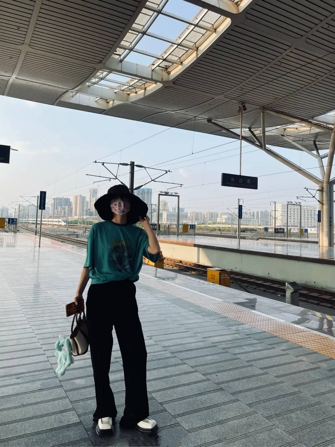 小姑娘|吴昕都38岁了,仍爱走“小姑娘路线”,穿短裙减龄又俏皮