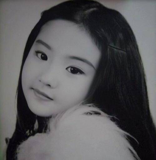 胶片|刘亦菲幼儿园毕业照被疯传，无滤镜无美颜，“胶片照”颜值太真实