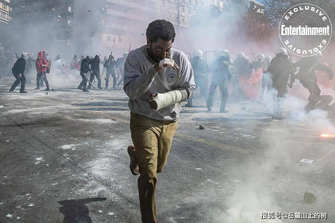 政治|《厄运假期》错误时间错误地点的bug故事