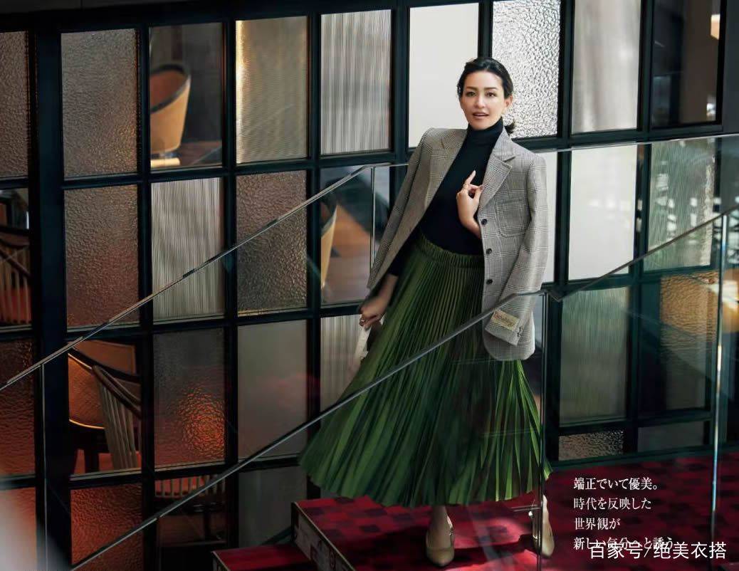 洛薇|美呆了！大女人风的“西装外套”穿搭大赏，印证什么叫高级感