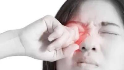 眼睛|肝脏不健康的人,一般5个表现在脸部,看看自己是吗?