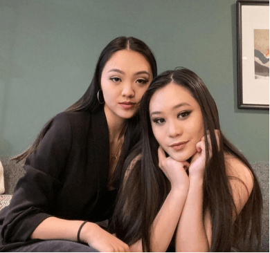 超越|李连杰女儿衣品不错，长相气质都不差，但感觉还是没超越妈妈利智
