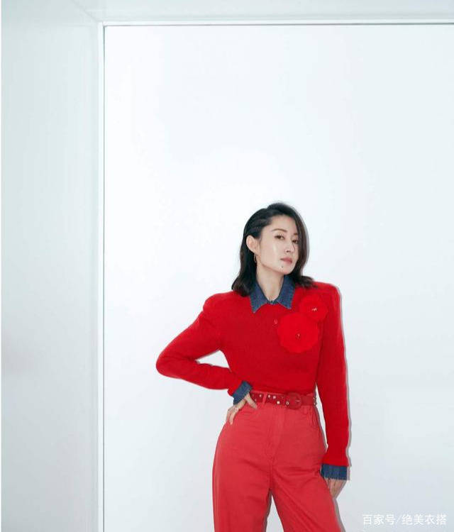 刘敏涛|刘敏涛火了后更敢穿，少女风也能霸气十足，44岁扮起嫩来更加迷人