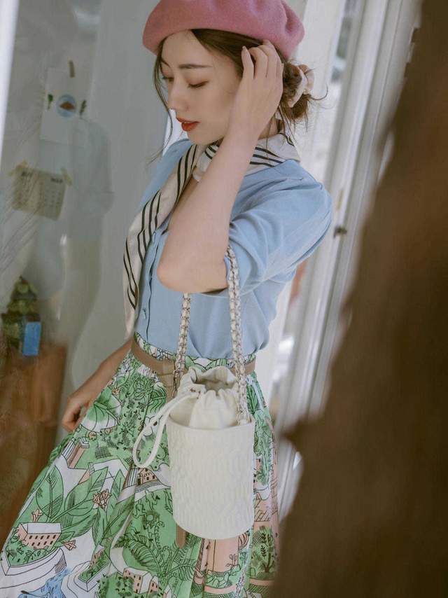 显得|秋季,针织衫怎么穿才高级?搭配半身裙或牛仔裤优雅洋气,超好看