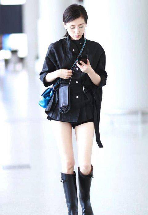 黑色|“蜂巢袜”好不厉害，王子文穿长裙就靠它，显高10cm真服气