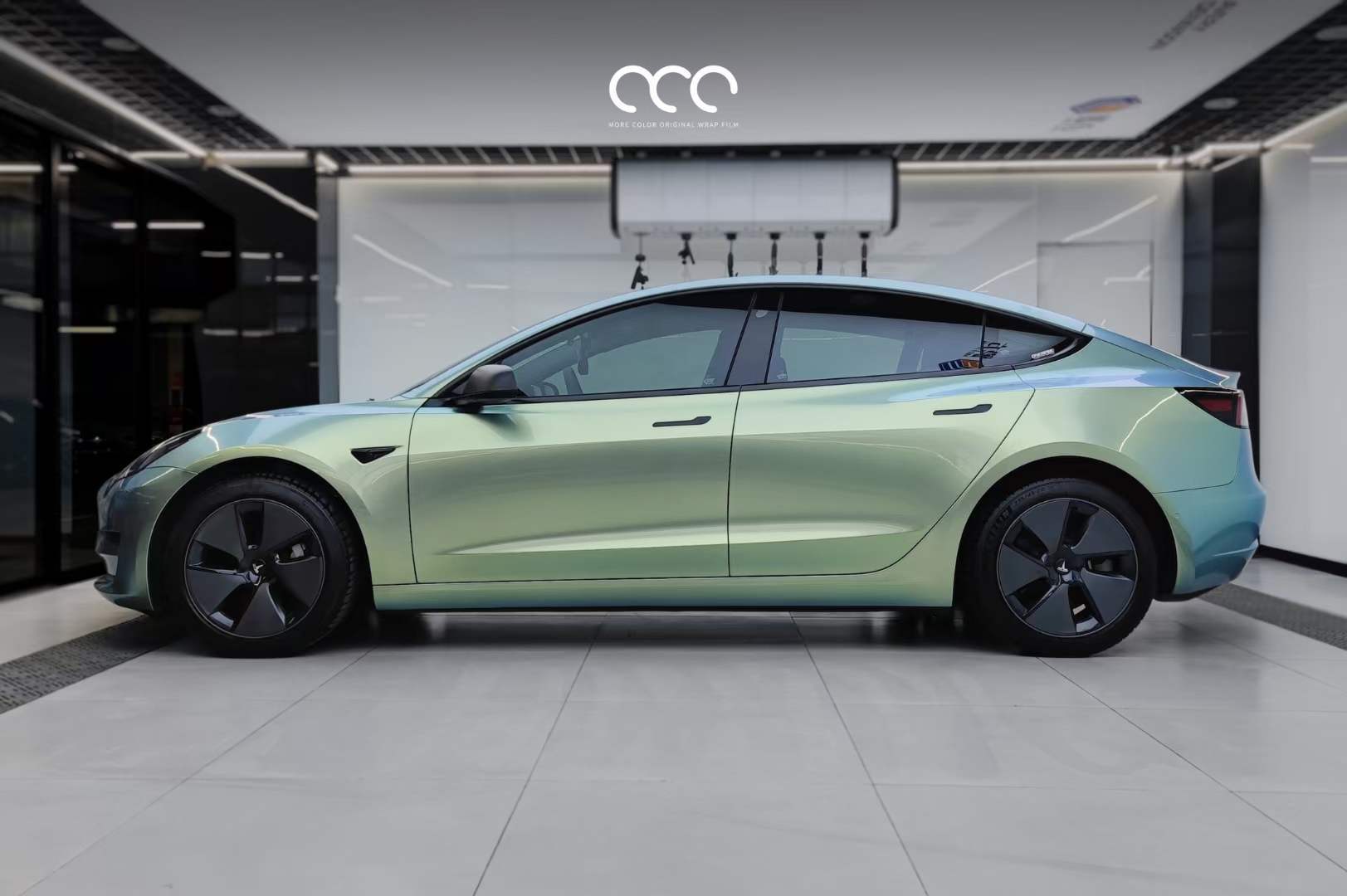特斯拉model3全车漫彩改色膜渐变亮面灰幻绿