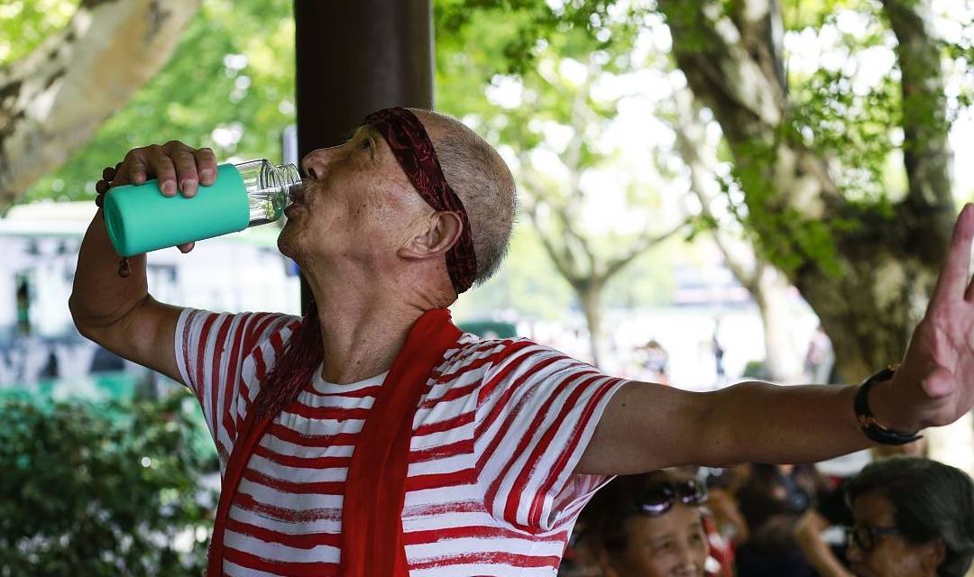 功效|不想与肾结石“纠缠不休”?做2事,吃2物,排出结石,肾或感激你