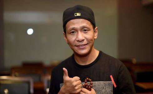 舞台|第一次上春晚就忘词，为拖延时间，瞎编了一句台词却火遍全国