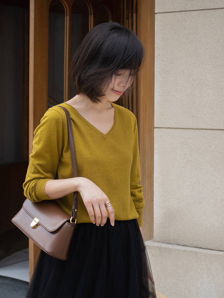 天气|秋冬如何穿出高级感？大衣搭配烟管裤保暖舒适，气场全开还时髦