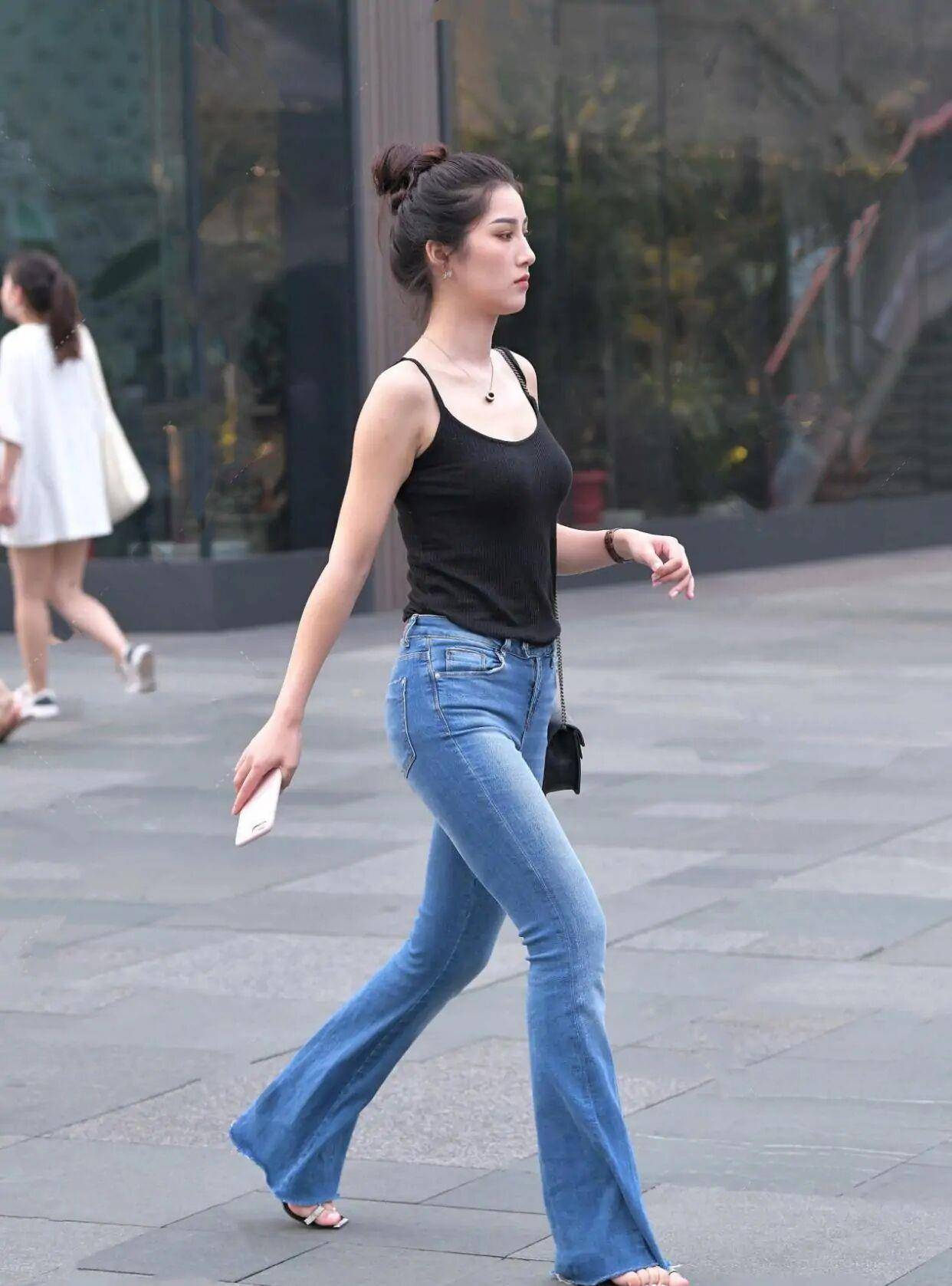 个性|身材苗条又如何？这样穿时髦个性，同时还不失曼妙身姿！