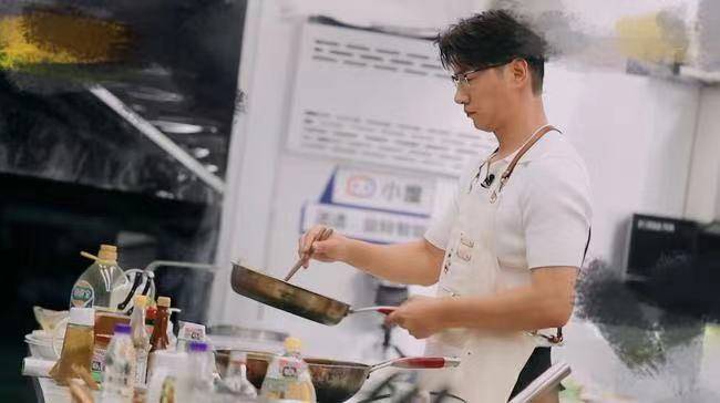 林述巍|《中餐厅》第八期:张亮林大厨的回归,扯下了节目的“遮羞布”